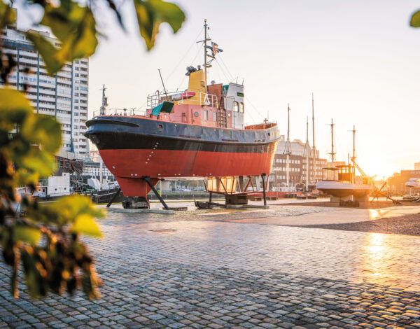 Schlepper Stier in den Havenwelten Bremerhaven ©Steffen_stock.adobe.com