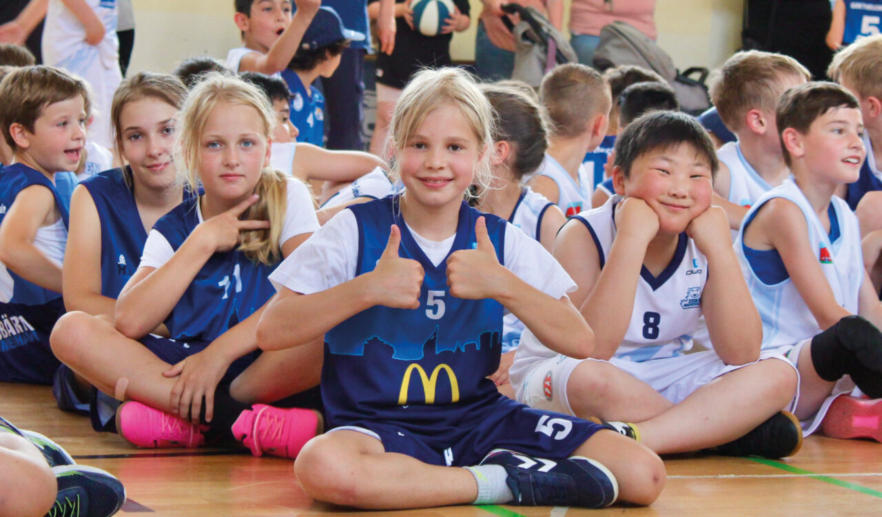 Mädchen und Jungen zwischen 8 und 14 Jahren können sich beim Pfingstcamp der Eisbären drei Tage lang ausprobieren. ©Eisbären Bremerhaven