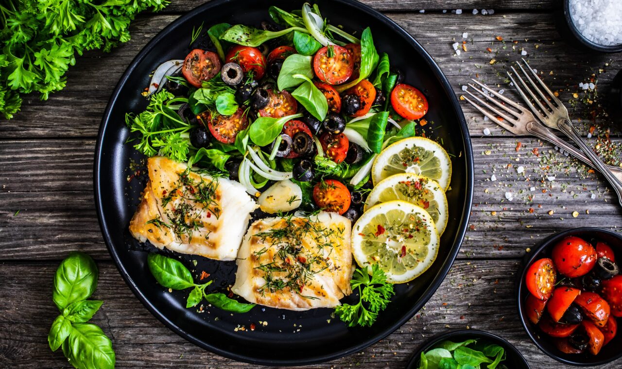 Fischfilets mit Tomate und Basilikum