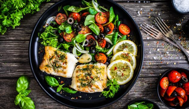 Fischfilets mit Tomate und Basilikum