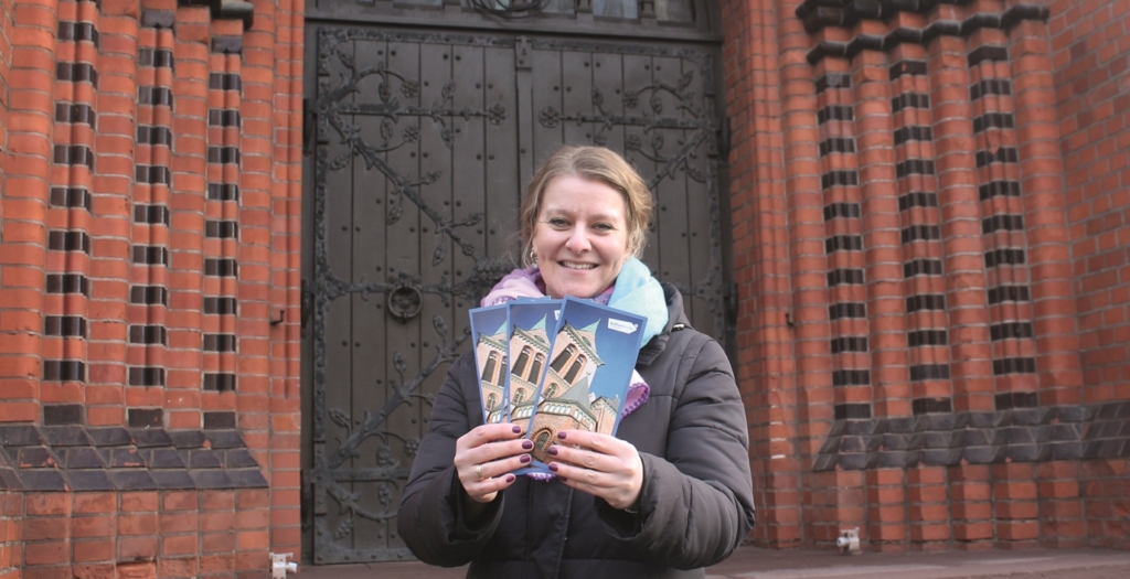 Kuratorin Dr. Lena Reichelt stellt das neue Jahresprogramm der Kulturkirche vor. Foto MOIN Bremerhaven